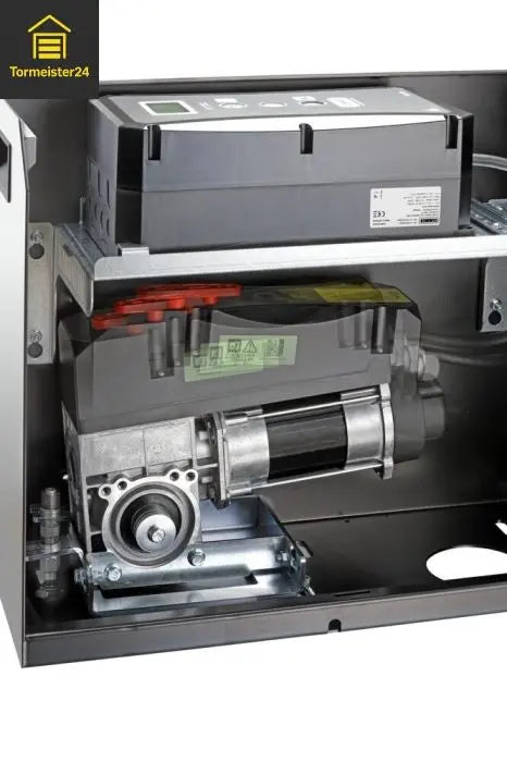 Marantec Schiebetorantrieb an einem automatischen Einfahrtstor mit Zahnstange, Lichtschranke und Handsender von Tormeister24