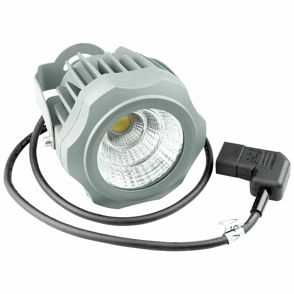 LED-Verladeleuchte an der Laderampe mit Schwenkarm im Hallenbetrieb