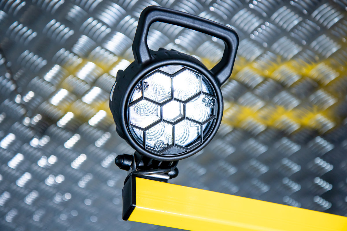 Brite Lite DS24 industriële docklamp met zwenkbare stalen knikarm en krachtige LED-verlichting