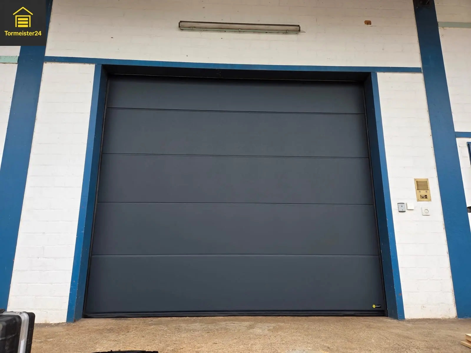 garagedeur Design-Line Antra RAL 7016 antracietgrijs | Premium-sectionaaldeur inkl. aandrijving TS100, 2 handzender & Wandschalter Tormeister24 garagedeur