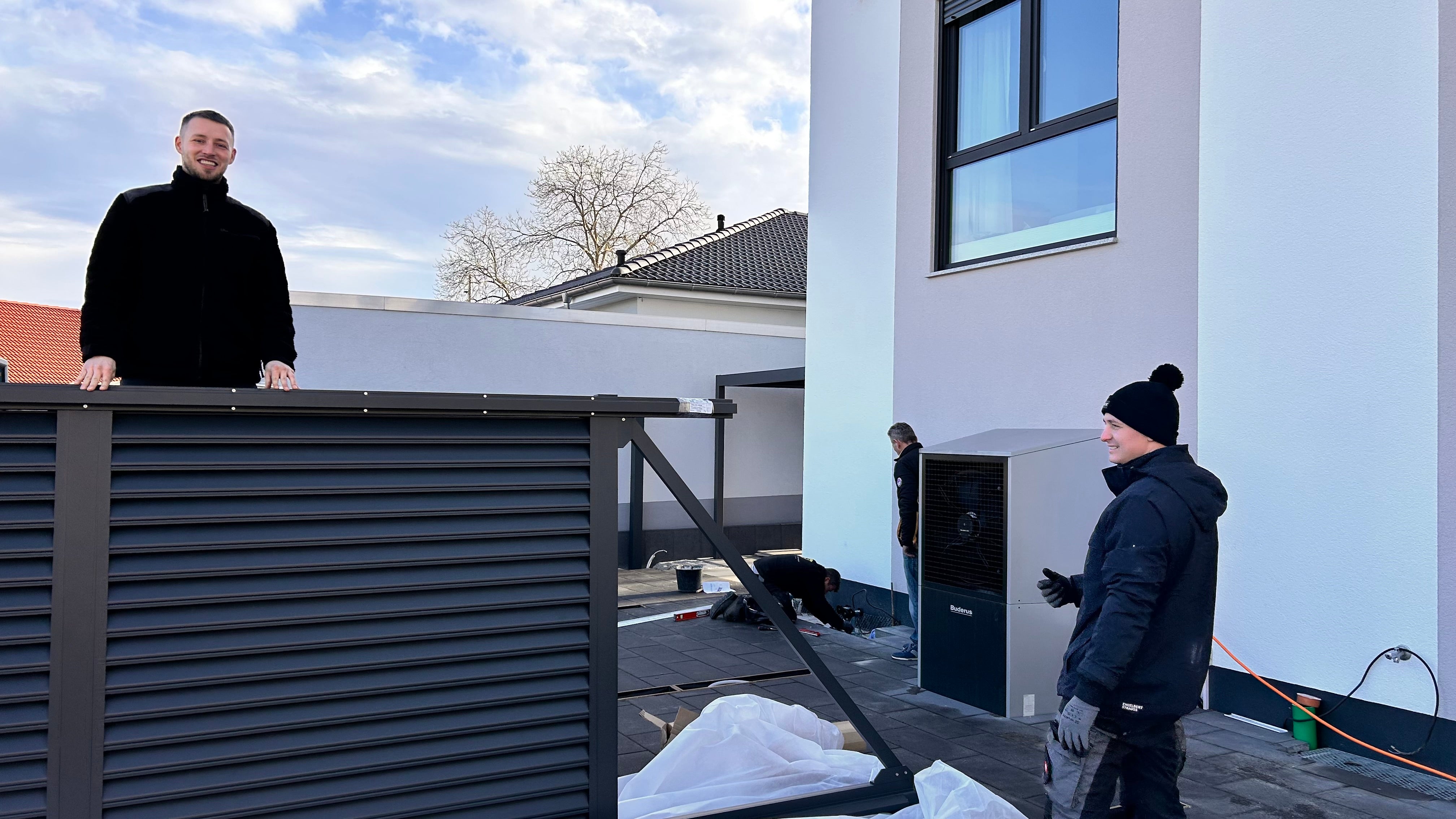 Daniel Schweighöfer montiert aluminium schuifpoort in Sprendlingen