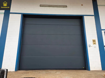 garagedeur Design-Line Antra RAL 7016 antracietgrijs | Premium-sectionaaldeur inkl. aandrijving TS100, 2 handzender & Wandschalter Tormeister24 garagedeur